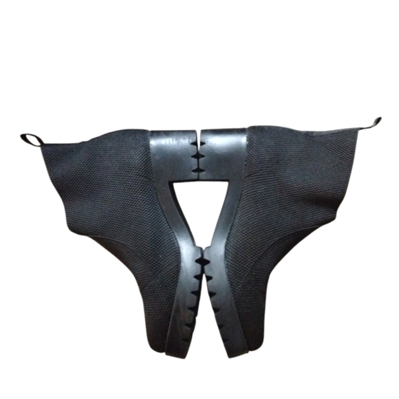 CHARLESTON SHOE CO. Textured Black Booties - Picture 2 of 9